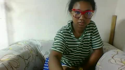 nickiqqyuu online show from August 8, 2:22 am