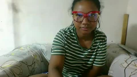 nickiqqyuu online show from August 8, 7:19 am