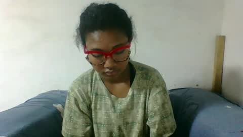 nickiqqyuu online show from August 12, 2:36 am
