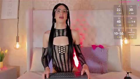 nickiwestt___ online show from August 8, 9:04 pm
