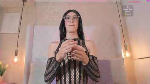 nickiwestt___ online show from August 13, 7:17 pm