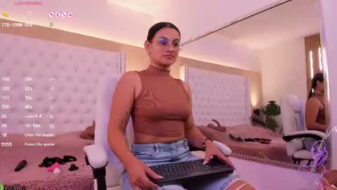 nickky online show from August 14, 2:32 pm