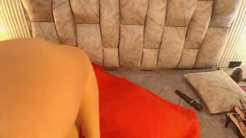 nickollsaenz online show from August 6, 6:12 am