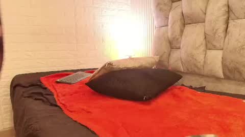nickollsaenz online show from August 13, 8:17 am