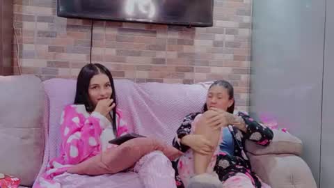 nicky_as online show from August 12, 10:06 am