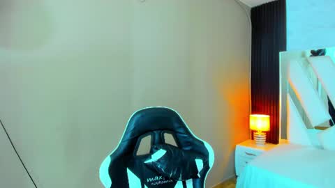 nicky_rosee1 online show from August 11, 10:34 pm