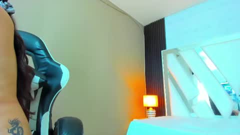 nicky_rosee1 online show from August 14, 8:45 pm