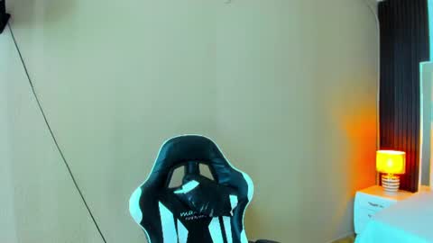 nicky_rosee1 online show from August 14, 10:57 pm