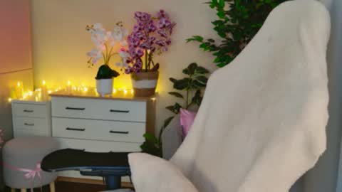 Nicole online show from August 5, 7:50 am