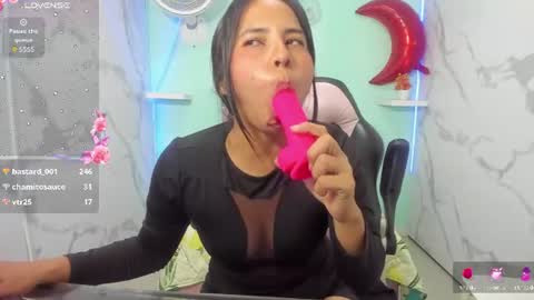 nicol_ross19 online show from June 12, 2:18 am