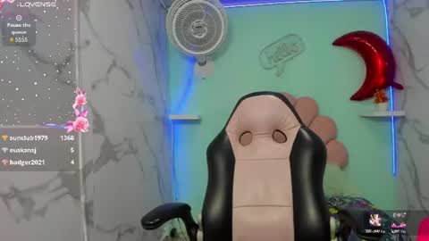 nicol_ross19 online show from June 18, 1:49 am