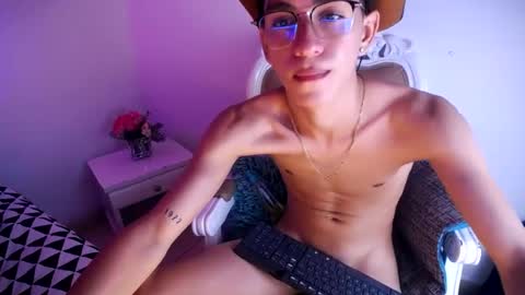 Nicolas online show from August 12, 1:57 pm