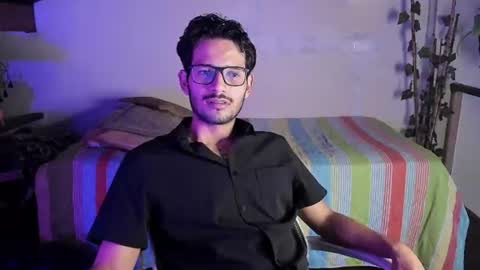 nicolasrodrii online show from July 7, 8:35 pm