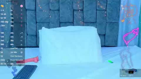 nicolastorres__ online show from August 12, 8:05 am