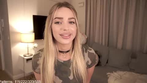 Nicole online show from August 17, 7:52 pm