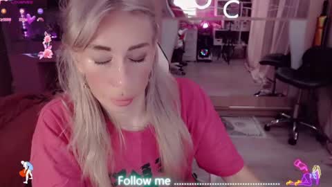 Nicole online show from August 5, 7:45 pm
