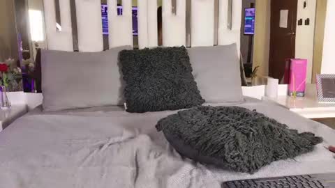 Nicolee  online show from August 11, 7:27 pm