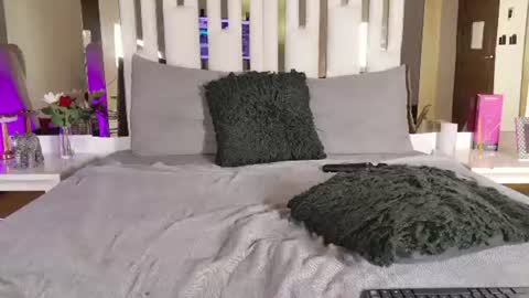 Nicolee  online show from August 12, 12:57 am