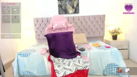 NICOLE STEVENS online show from July 27, 3:39 pm