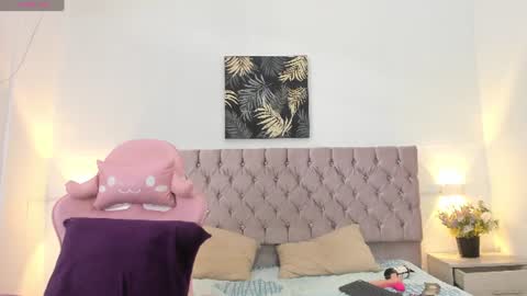 NICOLE STEVENS online show from July 29, 1:51 pm