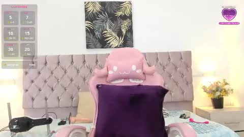 NICOLE STEVENS online show from July 30, 2:46 pm