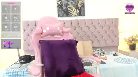 NICOLE STEVENS online show from July 30, 4:58 pm