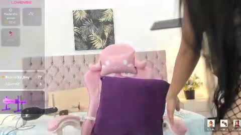 NICOLE STEVENS online show from July 31, 3:40 pm