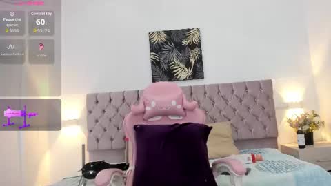 NICOLE STEVENS online show from August 4, 1:52 pm