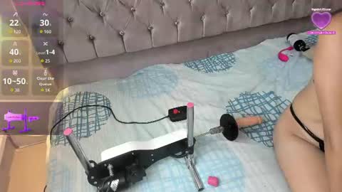NICOLE STEVENS online show from August 6, 4:17 pm