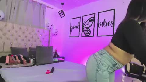 nicolee millerr online show from August 10, 1:01 pm