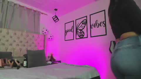 nicolee millerr online show from August 12, 1:13 pm