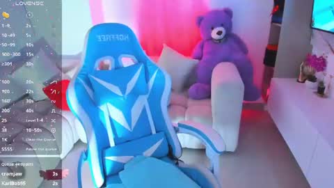 Nicolle online show from August 10, 11:50 pm