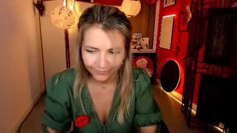 nicolehits online show from August 10, 5:31 am