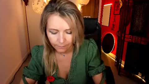 nicolehits online show from August 10, 7:43 am