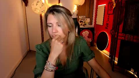 nicolehits online show from August 10, 9:55 am