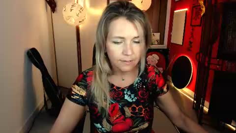 nicolehits online show from August 11, 2:30 pm