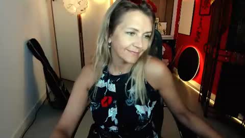 nicolehits online show from August 11, 5:48 pm