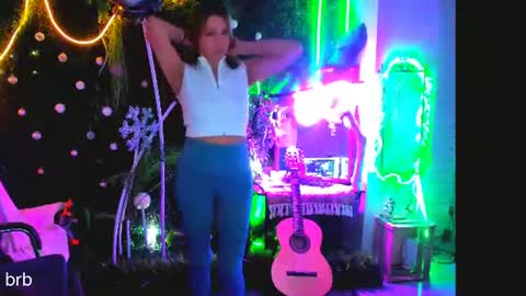 nicolehits online show from August 12, 8:00 pm