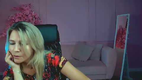nicolehits online show from August 13, 6:55 pm