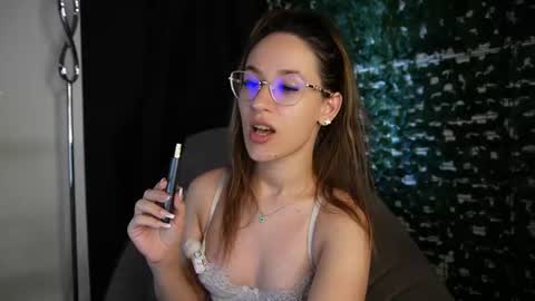 nicoleirisxxx online show from August 7, 12:27 pm