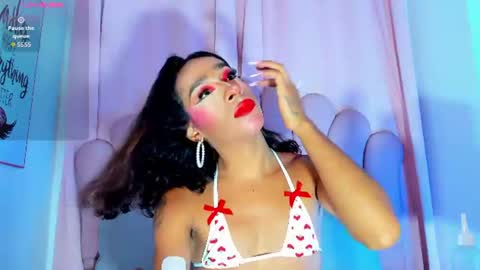 nicolemadrird online show from July 29, 8:27 pm