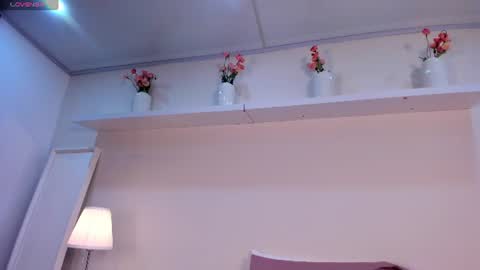 nicolle_evanss_ online show from July 30, 5:26 am