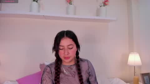 nicolle_evanss_ online show from July 31, 4:41 am