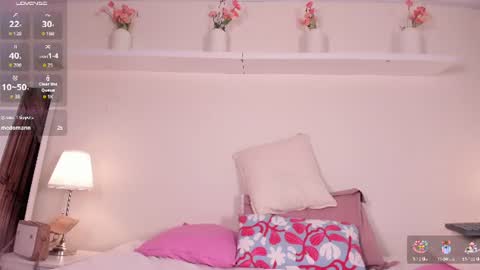nicolle_evanss_ online show from August 5, 9:40 am