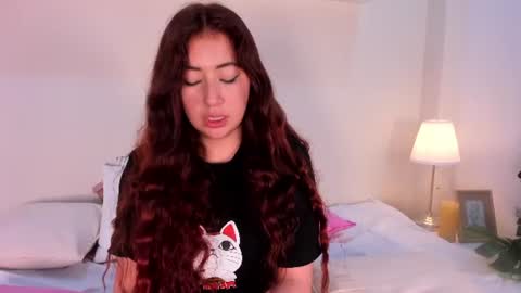 nicolle_evanss_ online show from August 11, 4:47 am