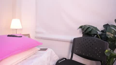 nicolle_evanss_ online show from August 15, 3:54 am