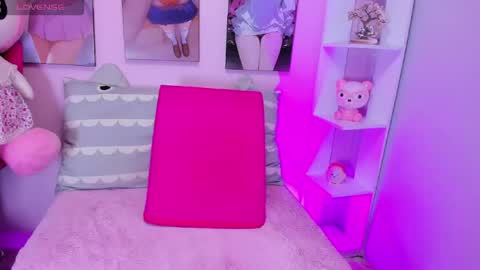 Nicolle Frox  online show from August 7, 7:03 pm