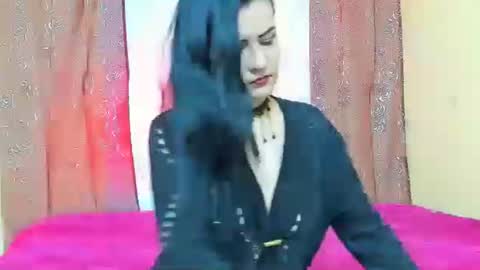 nicolle gomes online show from May 14, 12:10 am