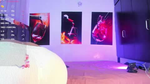 nicolle_hanks1 online show from April 23, 1:20 am