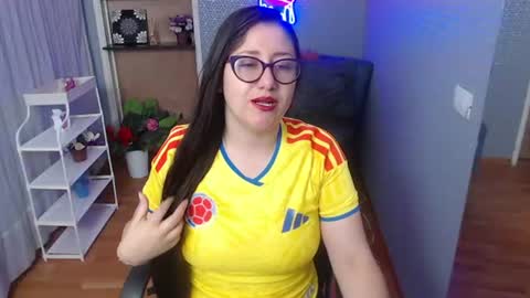 Nicolle  online show from August 8, 11:43 am